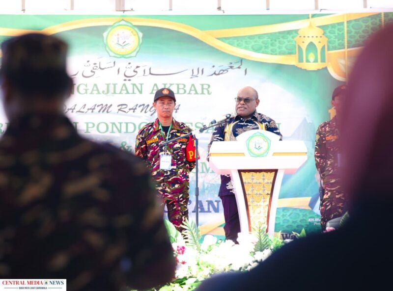 Gubernur Papua Tengah Meki Fritz Nawipa meresmikan Pondok Pesantren Riyadhul Qur’an di Distrik Wanggar, Nabire Barat, Sabtu (25/4/2026). (Dok Humas PPT)